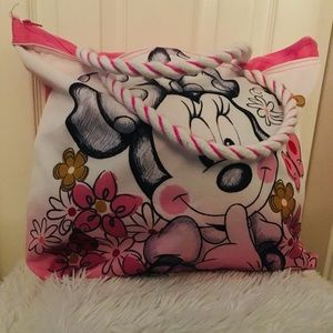 Minnie Mouse “Beach Bag”. Zipper use as well as large capacity. One size “large”